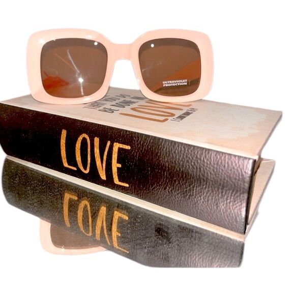 NWT Retro Square Oversized Pink Barbie Core Sunglasses With UV Protection - Picture 1 of 6